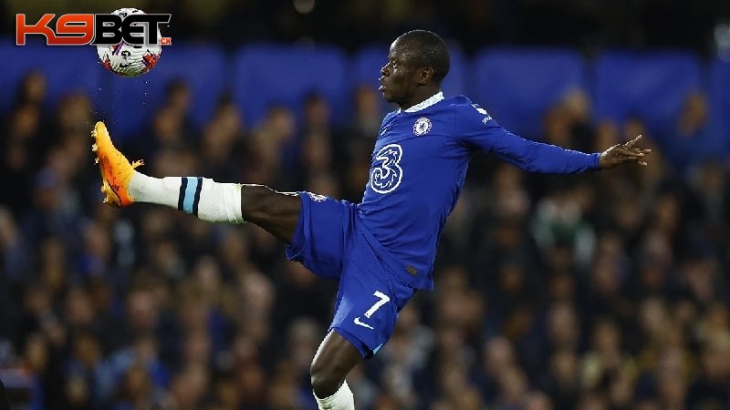 N’Golo Kanté là tiền vệ phòng ngự xuất sắc